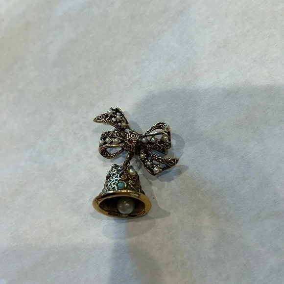 Vintage 1950s dangle bell screw on earrings and matching pin gold / jewel - Picture 6 of 12